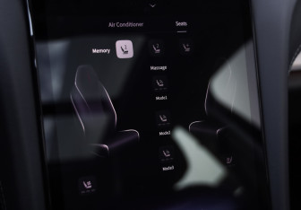 Подержанный автомобиль Hongqi H5 2023 года (19 фото)