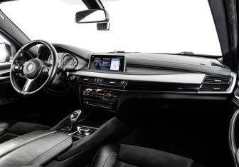 Подержанный автомобиль BMW X6 2018 года (12 фото)