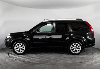 Подержанный автомобиль Nissan X-Trail 2012 года (8 фото)