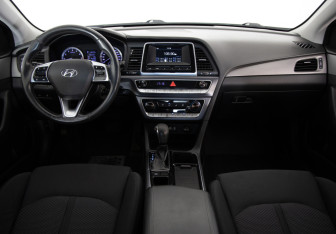 Подержанный автомобиль Hyundai Sonata 2019 года (9 фото)