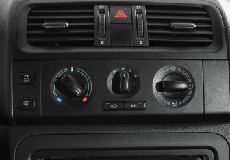 Подержанный автомобиль Skoda Fabia Hatchback 2012 года (15 фото)