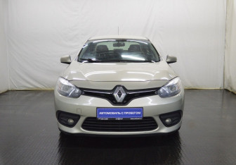 Подержанный автомобиль Renault Fluence 2013 года (2 фото)