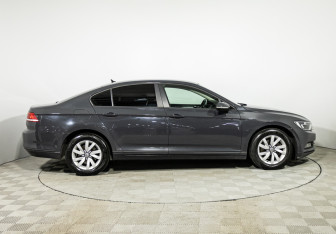Подержанный автомобиль Volkswagen Passat Sedan 2017 года (4 фото)