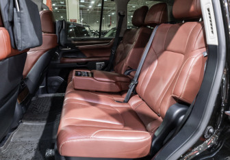 Подержанный автомобиль Lexus LX 2016 года (12 фото)