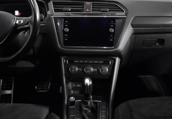Подержанный автомобиль Volkswagen Tiguan 2020 года (15 фото)