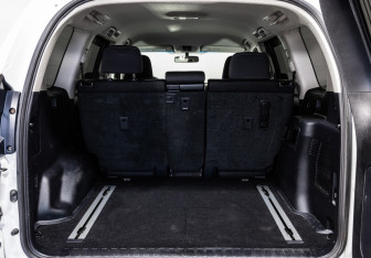 Подержанный автомобиль Toyota Land Cruiser Prado 2021 года (29 фото)