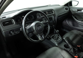 Подержанный автомобиль Volkswagen Jetta Sedan 2014 года (11 фото)