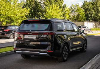 Подержанный автомобиль Kia Carnival 2021 года (34 фото)