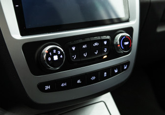 Подержанный автомобиль JAC T8 2023 года (17 фото)