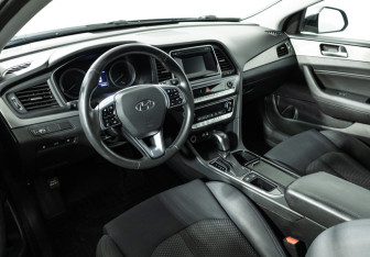 Подержанный автомобиль Hyundai Sonata 2017 года (11 фото)
