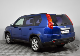 Подержанный автомобиль Nissan X-Trail 2008 года (7 фото)