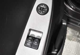 Подержанный автомобиль Hyundai Solaris Hatchback 2015 года (17 фото)