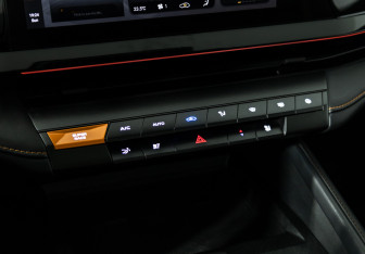 Подержанный автомобиль Changan UNI-V 2023 года (19 фото)