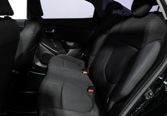 Подержанный автомобиль Kia Rio Sedan 2016 года (10 фото)