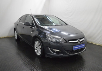 Подержанный автомобиль Opel Astra Sedan 2014 года (3 фото)