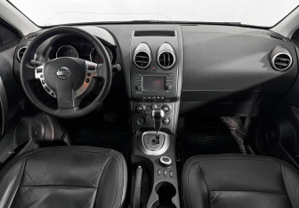 Подержанный автомобиль Nissan Qashqai 2009 года (15 фото)