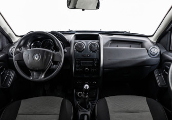 Подержанный автомобиль Renault Duster 2015 года (10 фото)