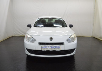 Подержанный автомобиль Renault Fluence 2012 года (2 фото)