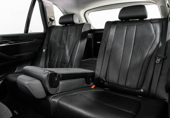 Подержанный автомобиль BMW X5 2016 года (32 фото)