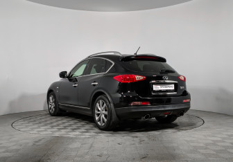 Подержанный автомобиль Infiniti QX50 2013 года (7 фото)