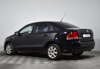Подержанный автомобиль Volkswagen Polo Sedan 2011 года (7 фото)