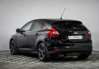 Подержанный автомобиль Ford Focus Hatchback 2012 года (7 фото)