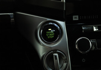 Подержанный автомобиль Toyota Land Cruiser Suv 2012 года (18 фото)