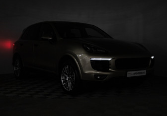 Подержанный автомобиль Porsche Cayenne 2016 года (31 фото)