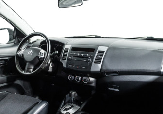 Подержанный автомобиль Citroen C-Crosser 2012 года (9 фото)