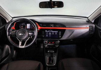 Подержанный автомобиль Kia Rio Sedan 2020 года (10 фото)