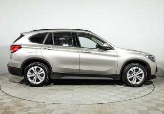 Подержанный автомобиль BMW X1 2020 года (4 фото)