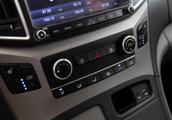 Подержанный автомобиль Hyundai Grand Starex 2016 года (13 фото)