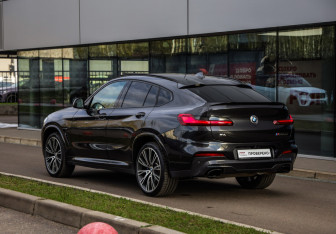 Подержанный автомобиль BMW X4 2021 года (9 фото)