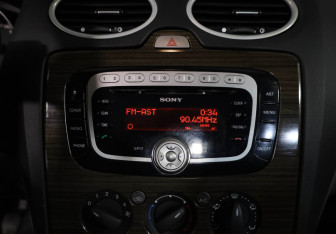 Подержанный автомобиль Ford Focus Sedan 2009 года (13 фото)