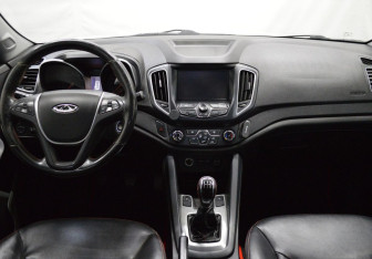 Подержанный автомобиль Chery Tiggo 5 2015 года (16 фото)