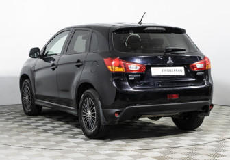 Подержанный автомобиль Mitsubishi ASX 2013 года (7 фото)