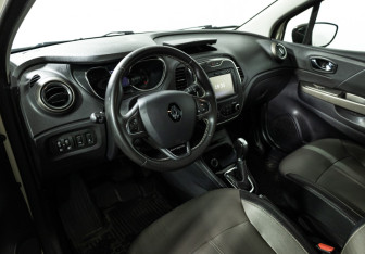 Подержанный автомобиль Renault Kaptur 2018 года (11 фото)