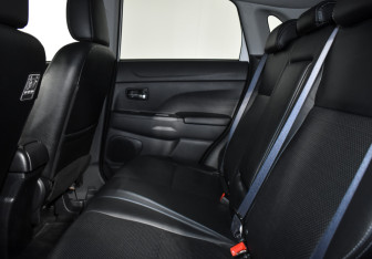 Подержанный автомобиль Mitsubishi ASX 2011 года (12 фото)