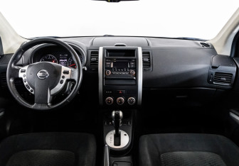 Подержанный автомобиль Nissan X-Trail 2012 года (10 фото)