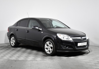 Подержанный автомобиль Opel Astra Sedan 2010 года (3 фото)