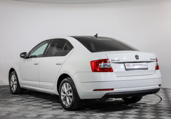 Подержанный автомобиль Skoda Octavia Liftback 2018 года (7 фото)