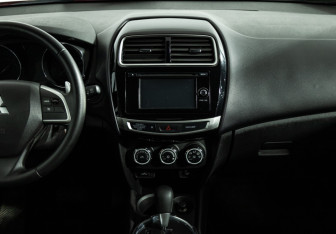 Подержанный автомобиль Mitsubishi ASX 2014 года (14 фото)