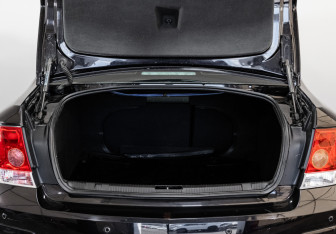 Подержанный автомобиль Opel Astra Sedan 2011 года (23 фото)