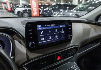 Подержанный автомобиль Hyundai Santa Fe 2021 года (16 фото)