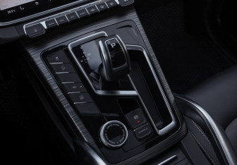 Подержанный автомобиль Geely Atlas Pro 2022 года (18 фото)