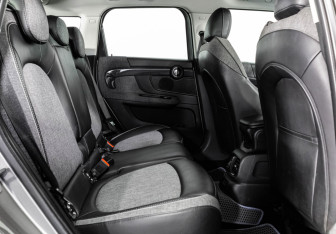 Подержанный автомобиль MINI Countryman 2018 года (21 фото)