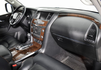 Подержанный автомобиль Nissan Patrol 2011 года (15 фото)