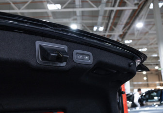 Подержанный автомобиль Volvo S90 2018 года (33 фото)