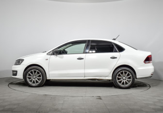 Подержанный автомобиль Volkswagen Polo Sedan 2018 года (8 фото)