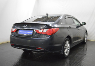 Подержанный автомобиль Hyundai Sonata 2011 года (5 фото)